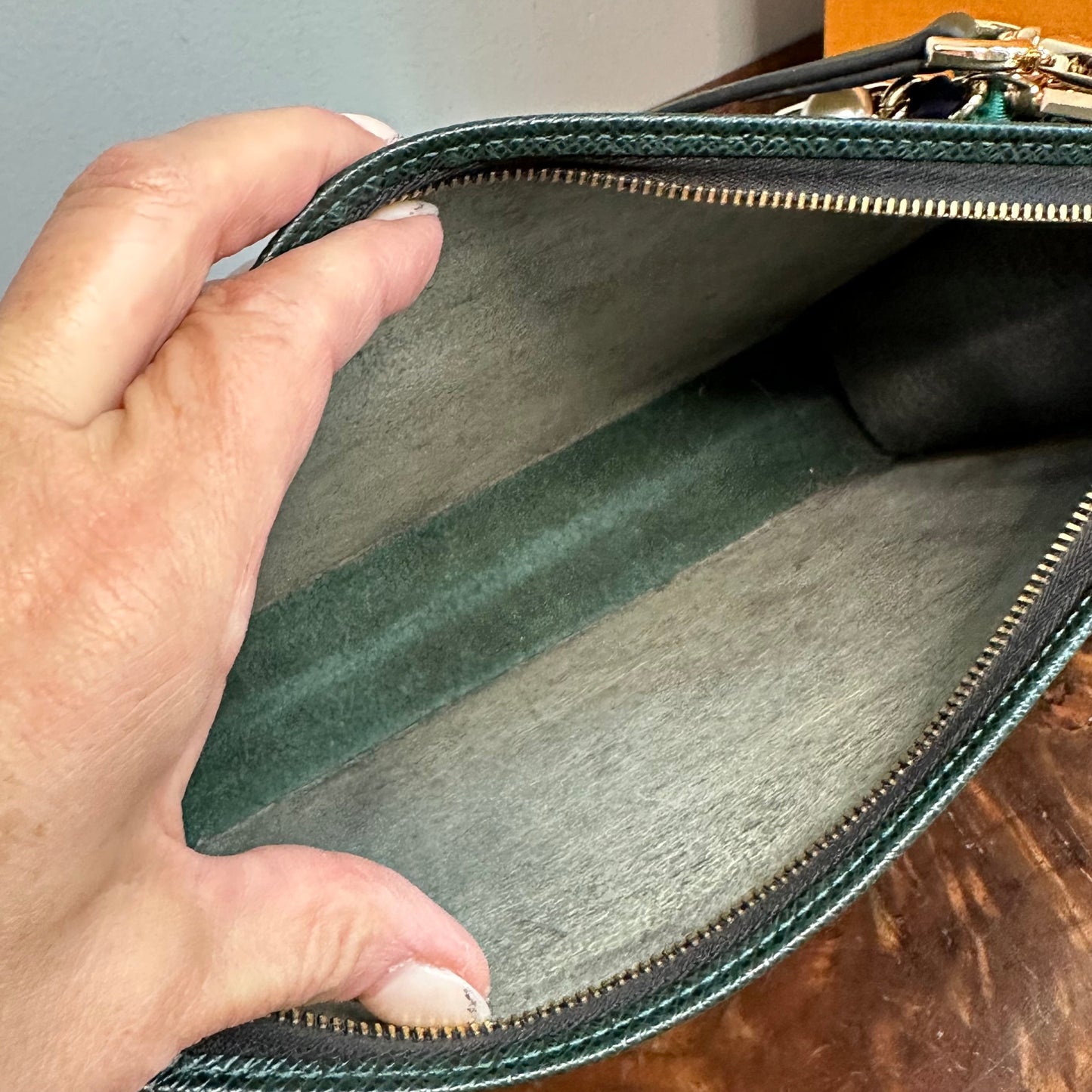 The Swan Crossbody -Orvis bags LV Taiga Leather in Dark Green