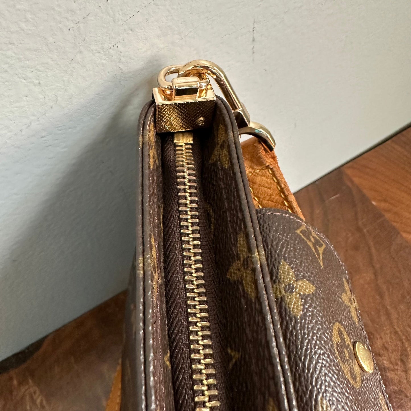 The Junco Crossbody -Orvis bags LV Monogram in Vachetta