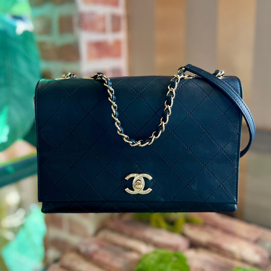 CHANEL Quilted Stitched Black Calfskin Single Flap Shoulder Bag