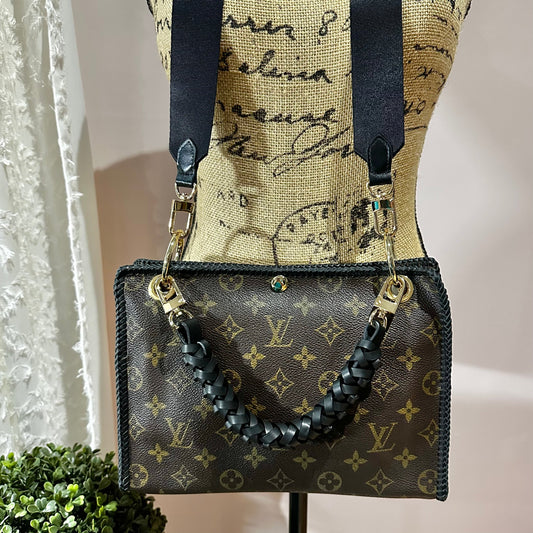The Swan Crossbody -Orvis bags Monogram in Black