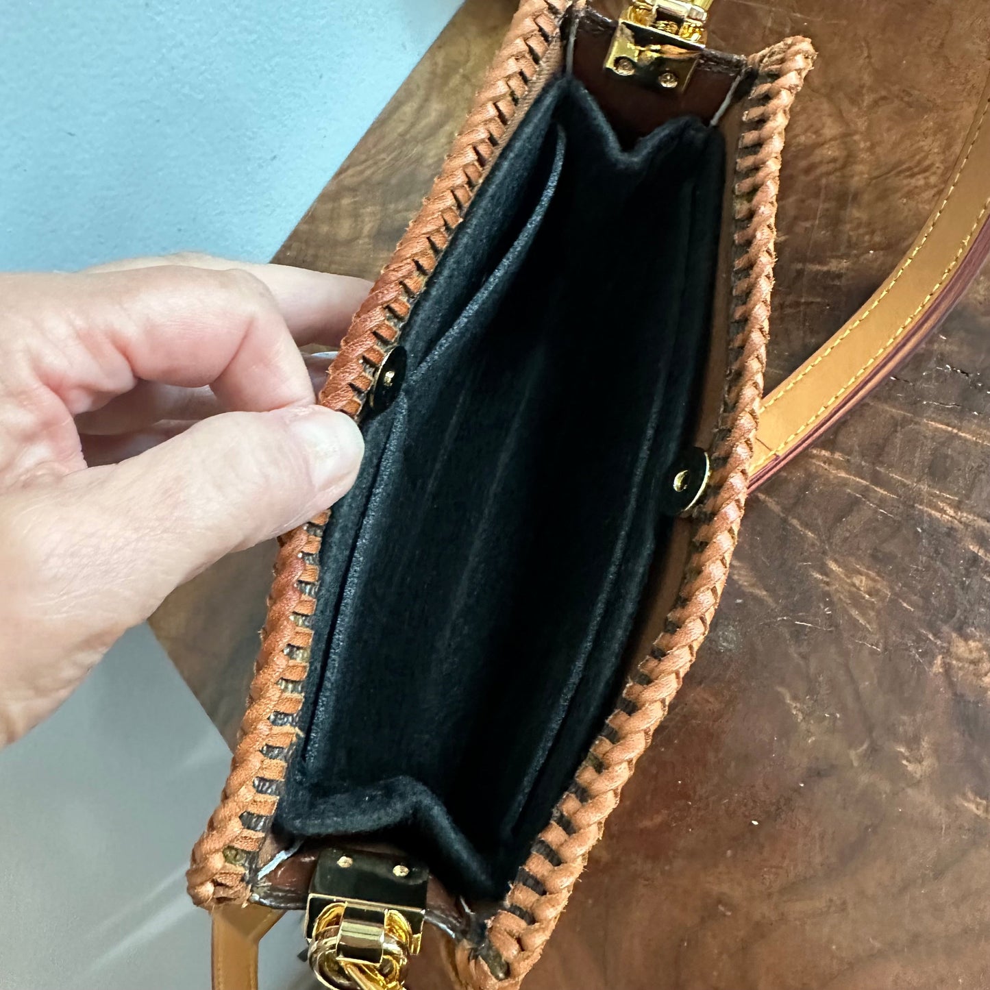 The Cygnet Crossbody -Orvis bags LV Monogram in Vachetta