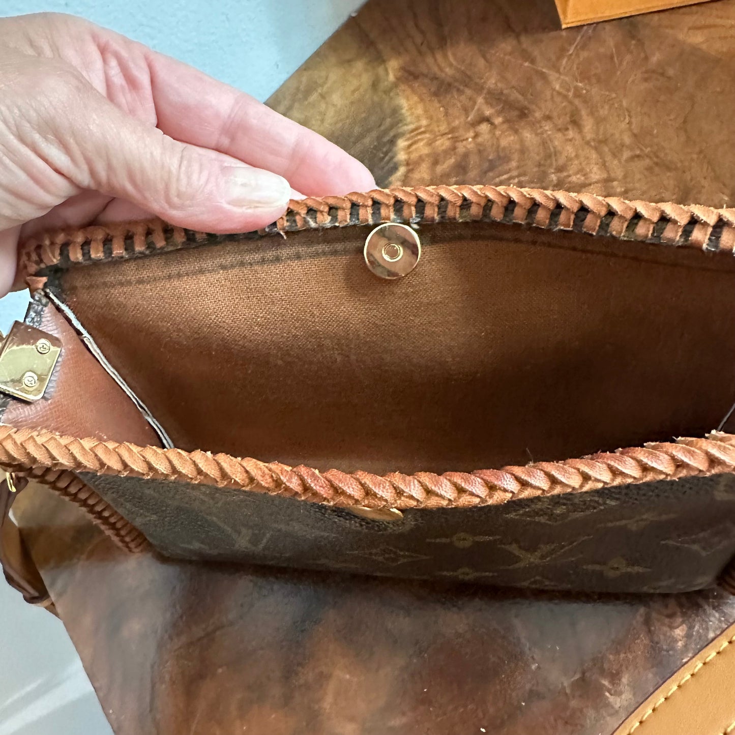 The Cygnet Crossbody -Orvis bags LV Monogram in Vachetta
