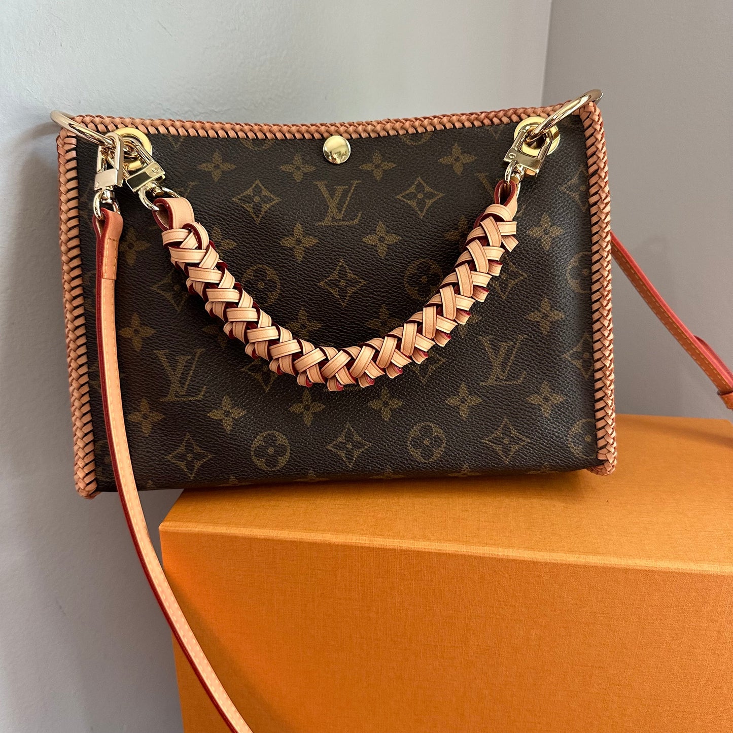 The Swan Crossbody -Orvis bags Monogram in Vachetta