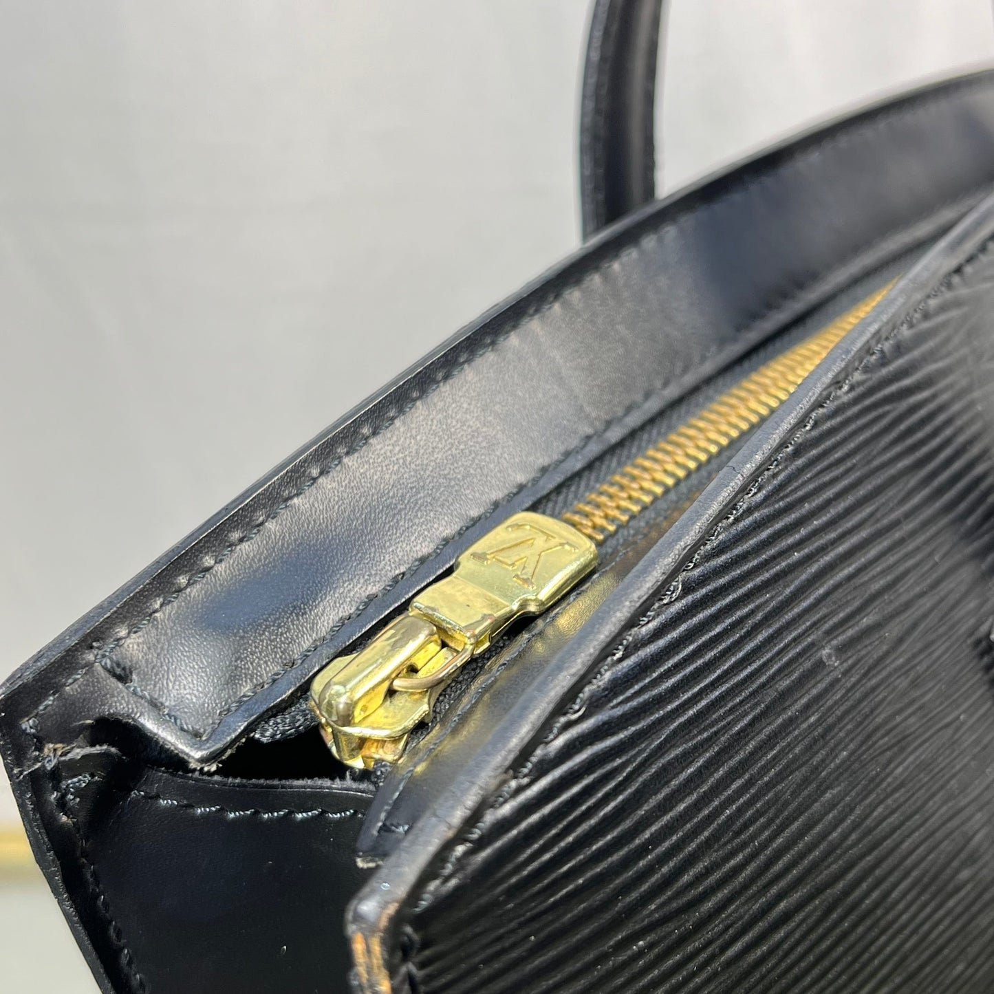 LOUIS VUITTON Saint Jacques PM Epi Black