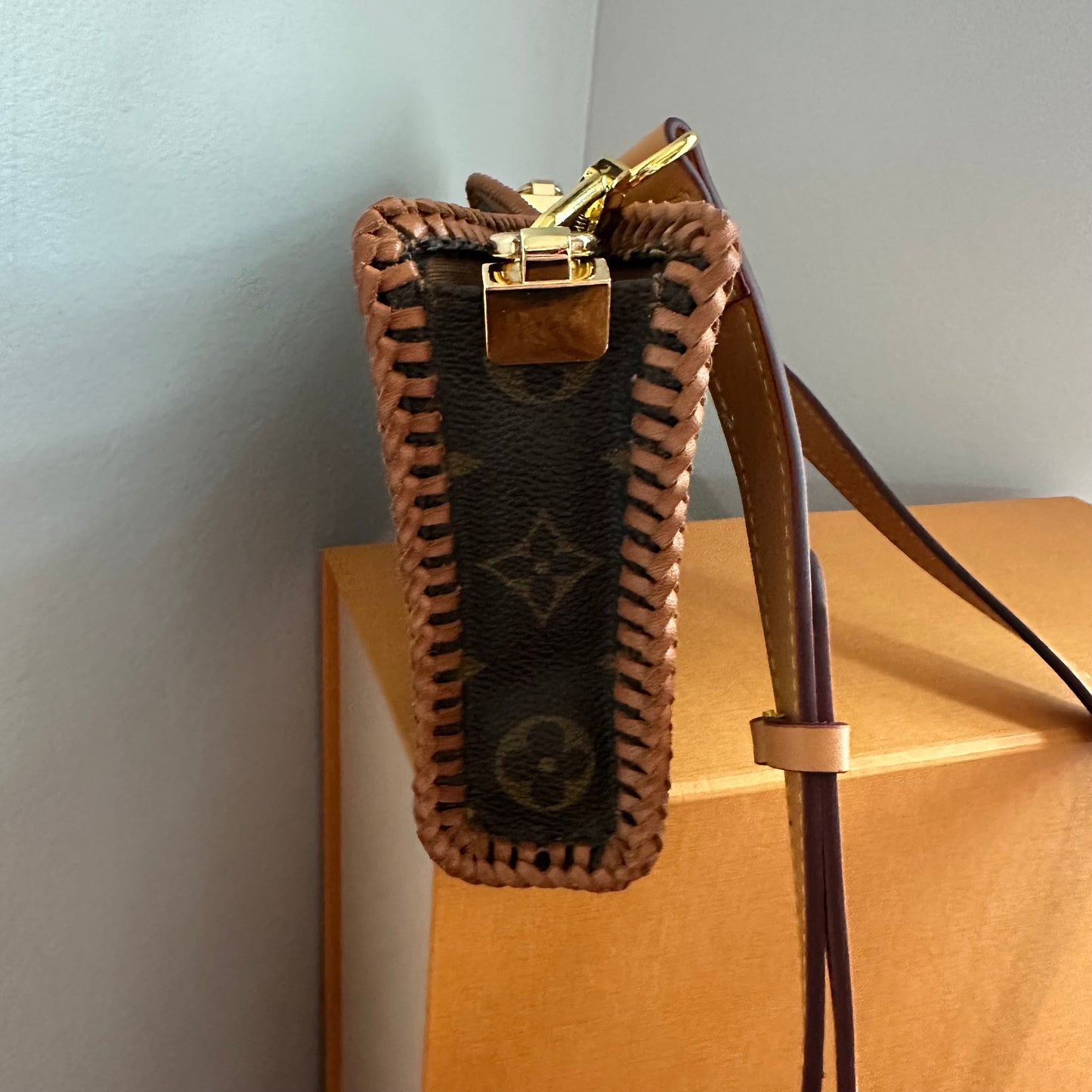 The Cygnet Crossbody -Orvis bags LV Monogram in Vachetta