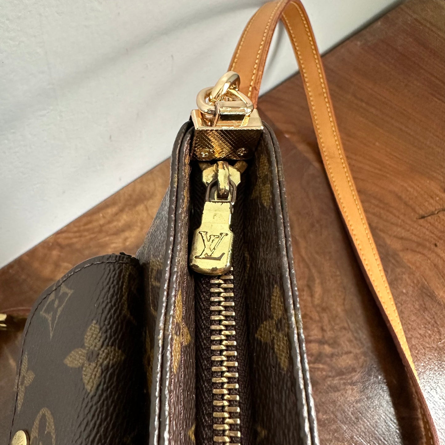 The Junco Crossbody -Orvis bags LV Monogram in Vachetta