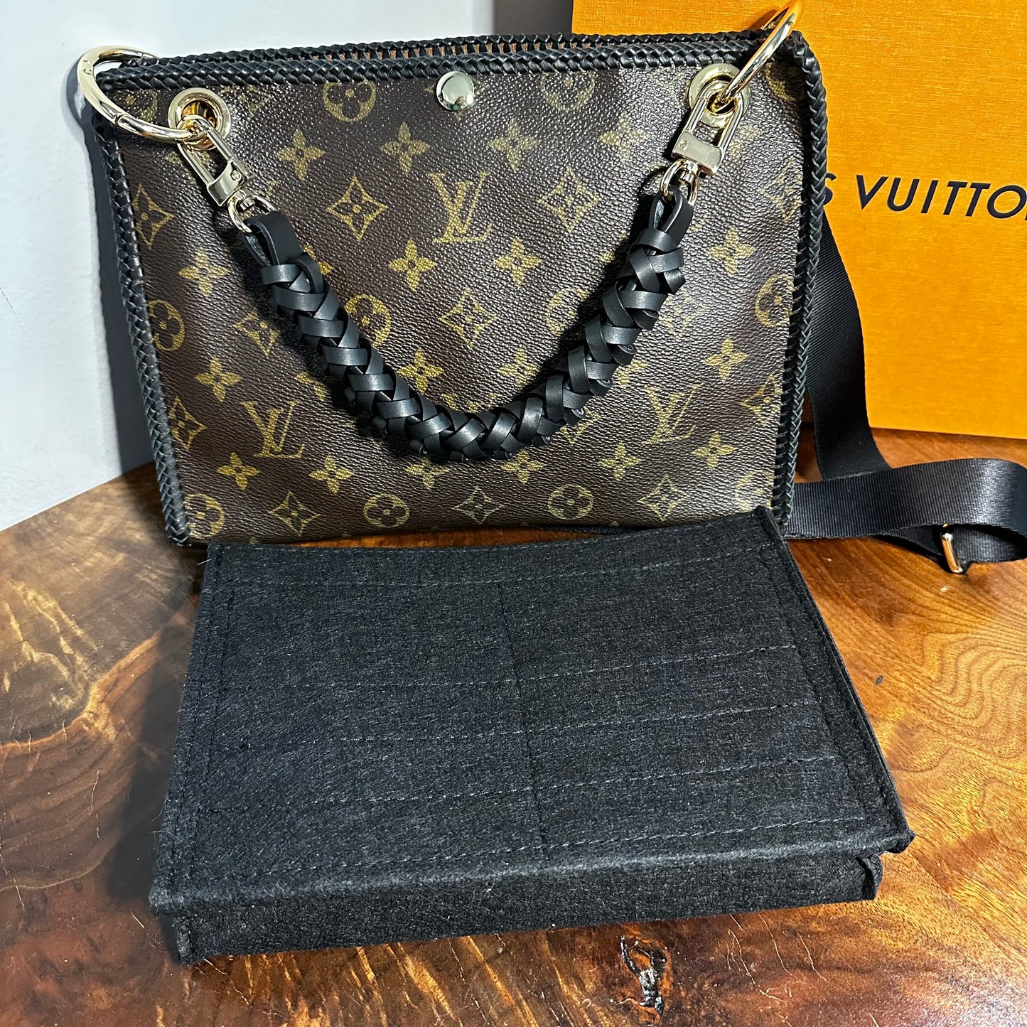The Swan Crossbody -Orvis bags Monogram in Black
