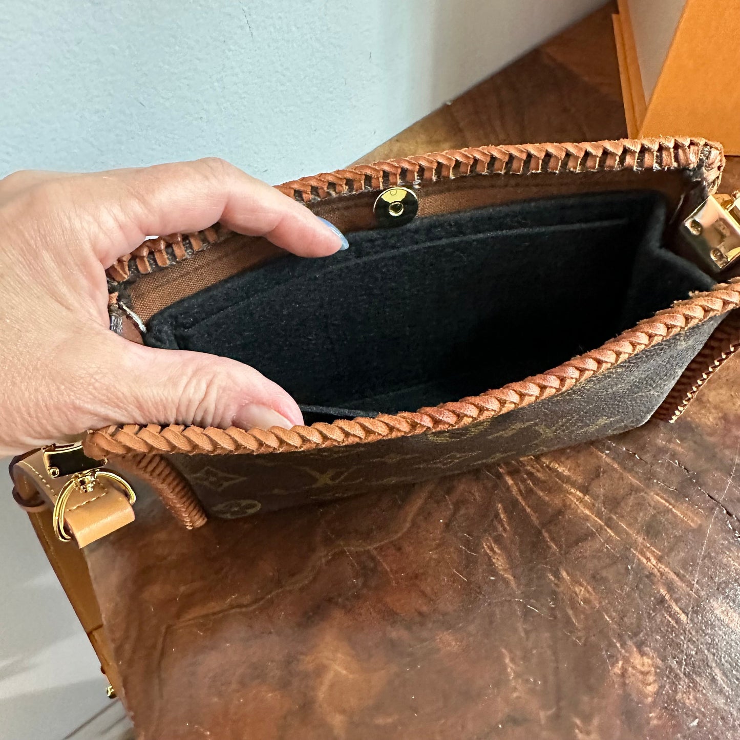 The Cygnet Crossbody -Orvis bags LV Monogram in Vachetta