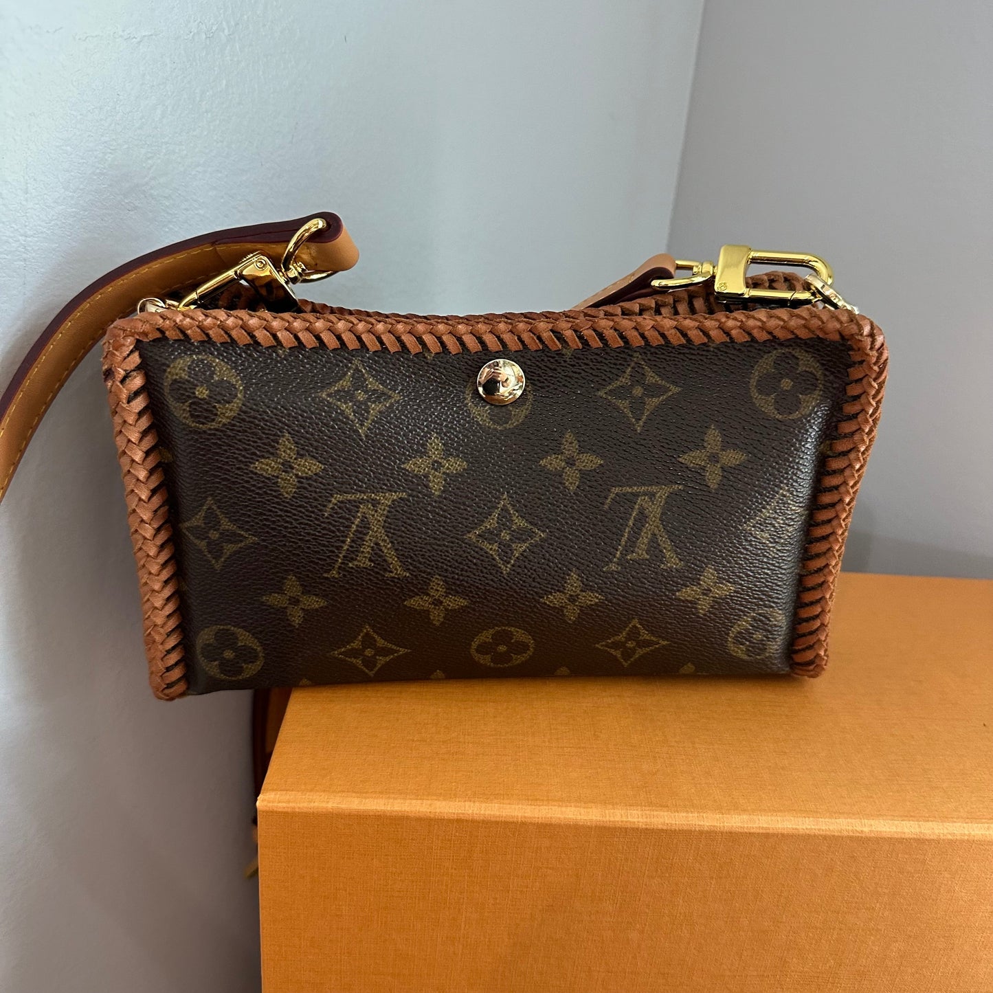 The Cygnet Crossbody -Orvis bags LV Monogram in Vachetta