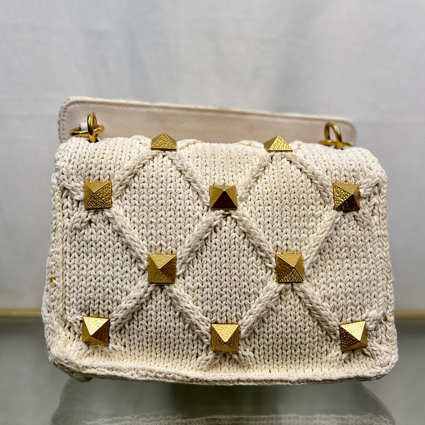 VALENTINO GARAVANI Ecru Cream Knit Roman Stud Shoulder Bag TS3792
