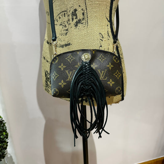 The Junco Crossbody -Orvis bags Monogram in Black Fringe