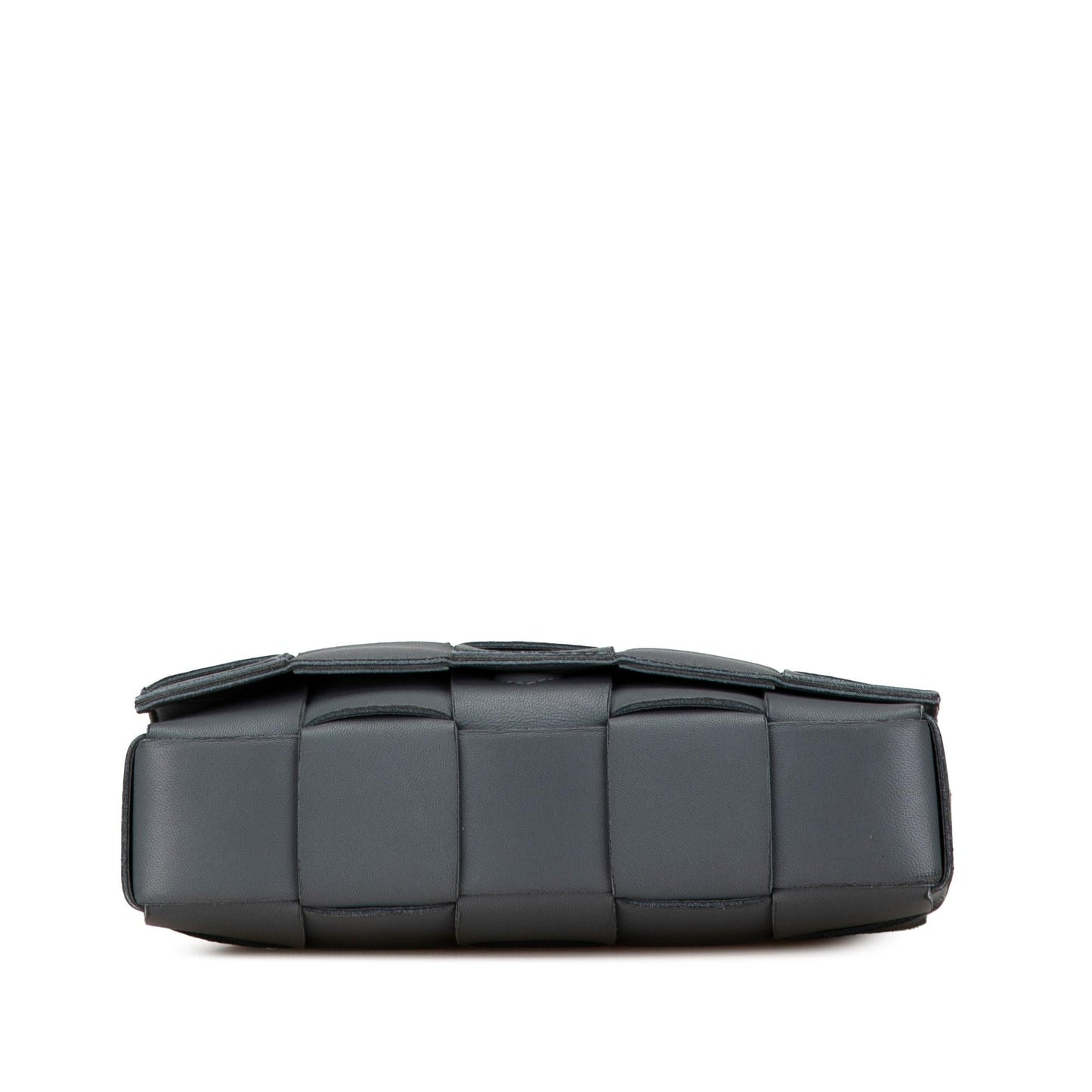 Bottega Veneta Calfskin Intrecciato Cassette Crossbody (SHG-QKpHOv)