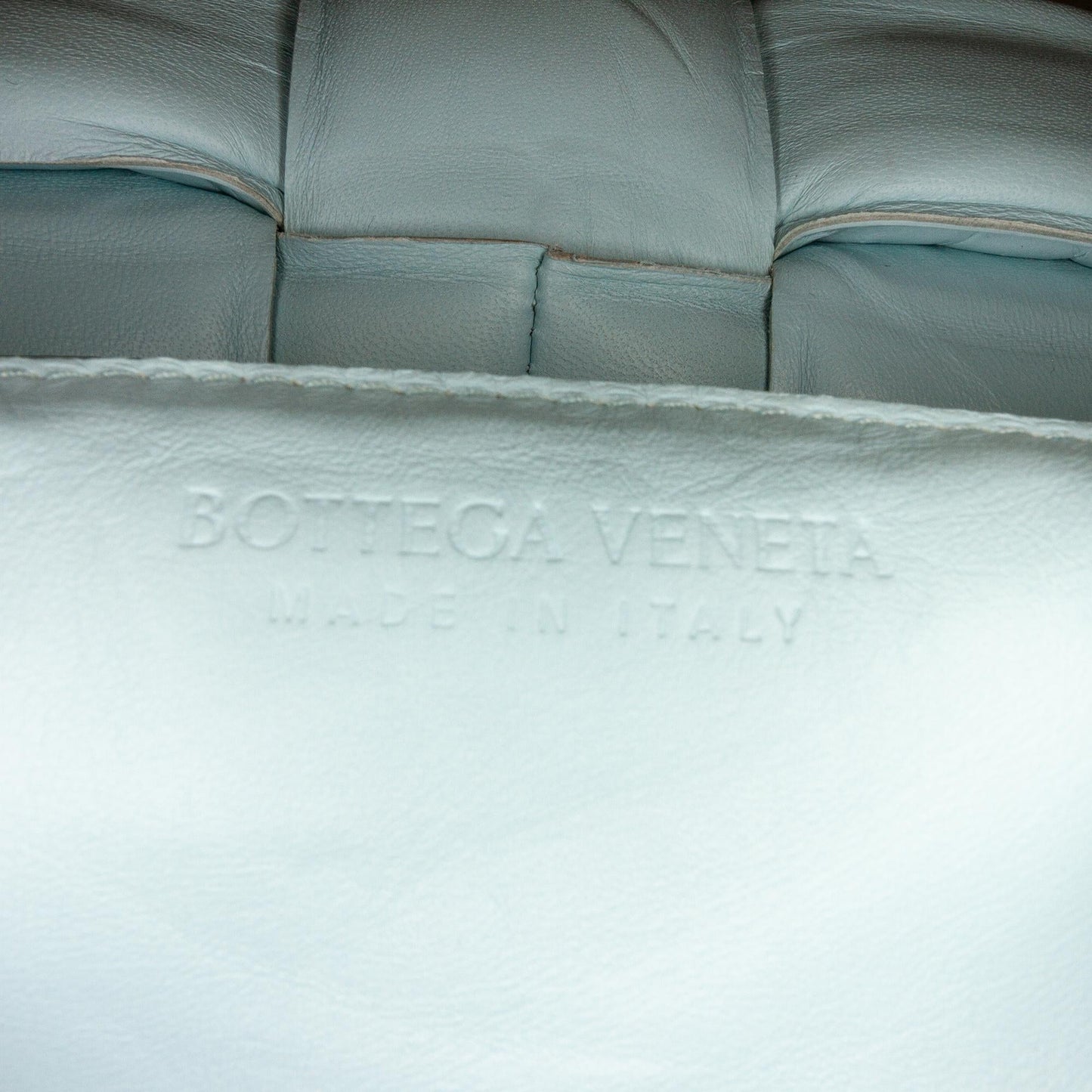 Bottega Veneta Calfskin Intrecciato Padded Cassette Crossbody (SHG-uVjoBL)