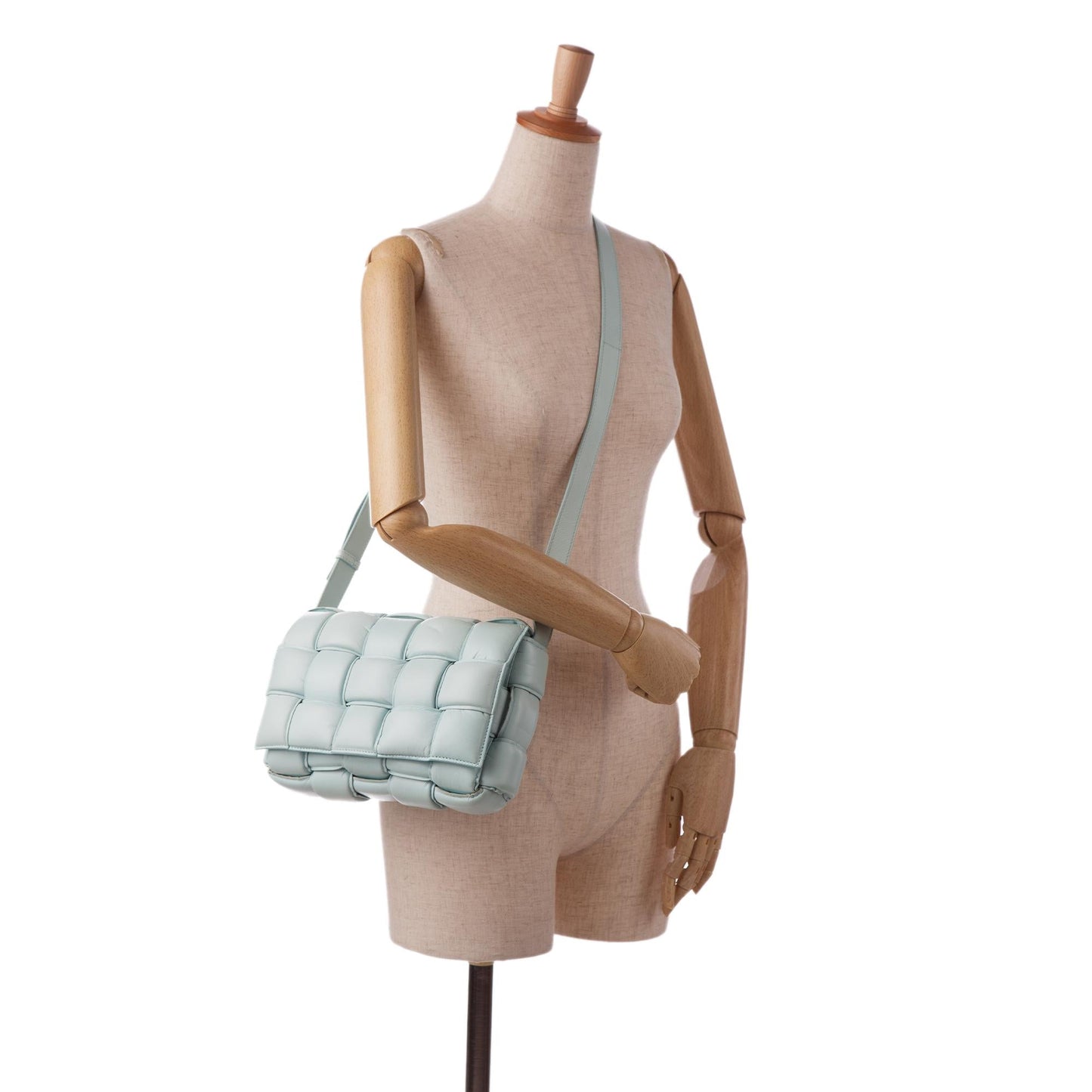 Bottega Veneta Calfskin Intrecciato Padded Cassette Crossbody (SHG-uVjoBL)