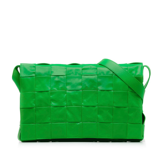Bottega Veneta Maxi Calfskin Intrecciato Cassette Crossbody (SHG-6jhLb8)