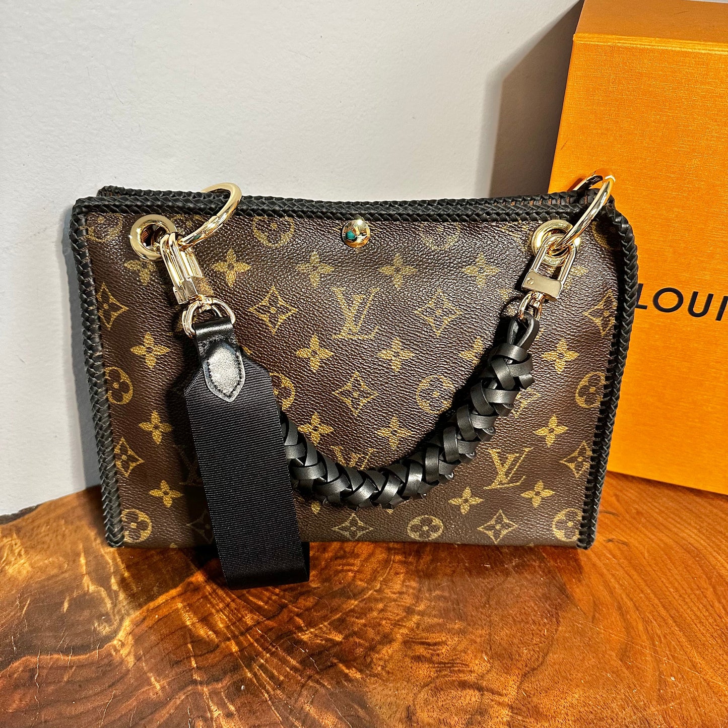 The Swan Crossbody -Orvis bags Monogram in Black
