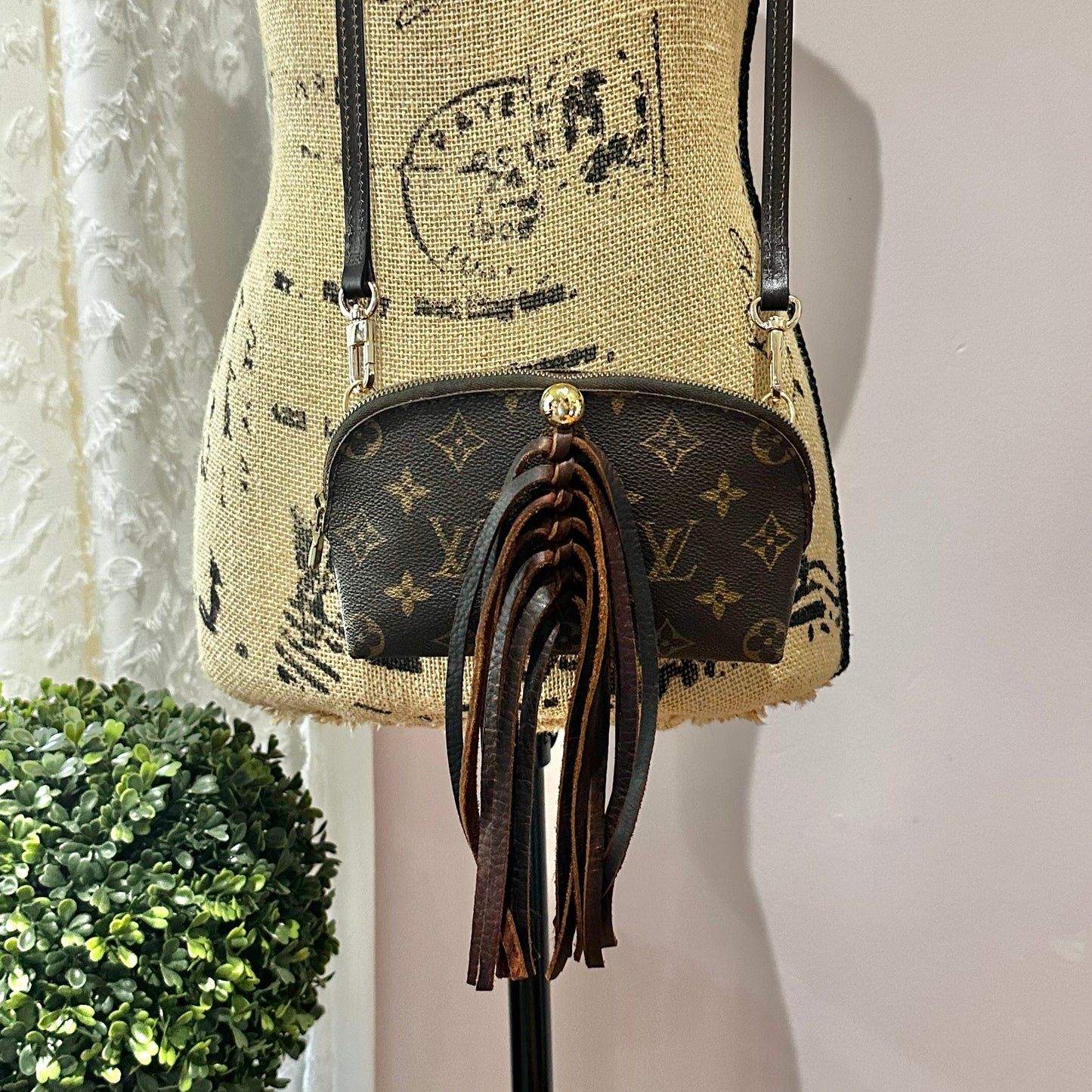 The Junco Crossbody Bag -Orvis bags Monogram in Dark Brown Fringe