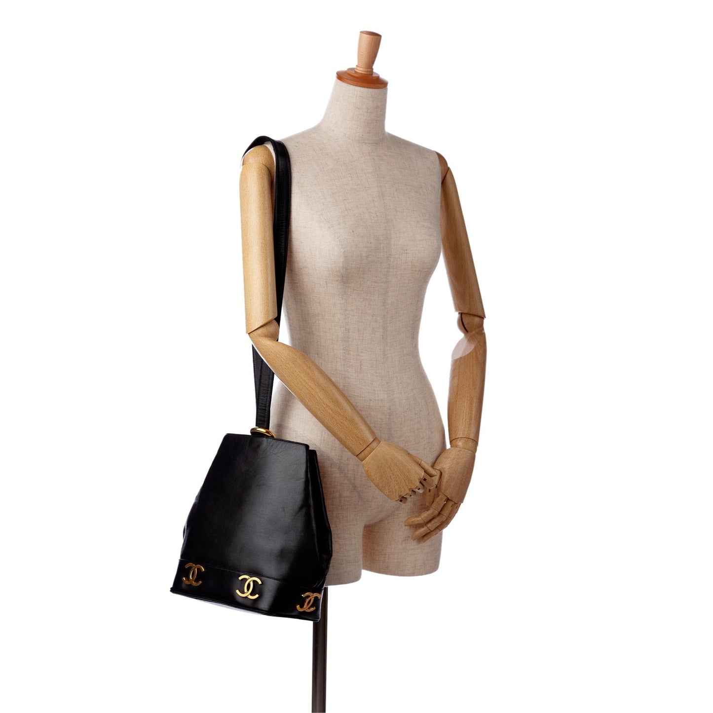 Chanel CC Calfskin Shoulder Bag (SHG-XaxMuh)