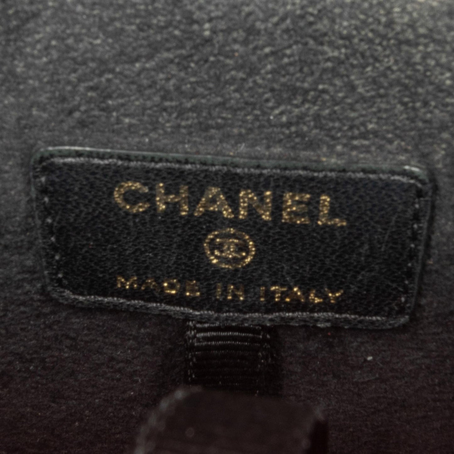 Chanel CC Quilted Calfskin Chain Around Phone Holder (SHG-t9r9NM)