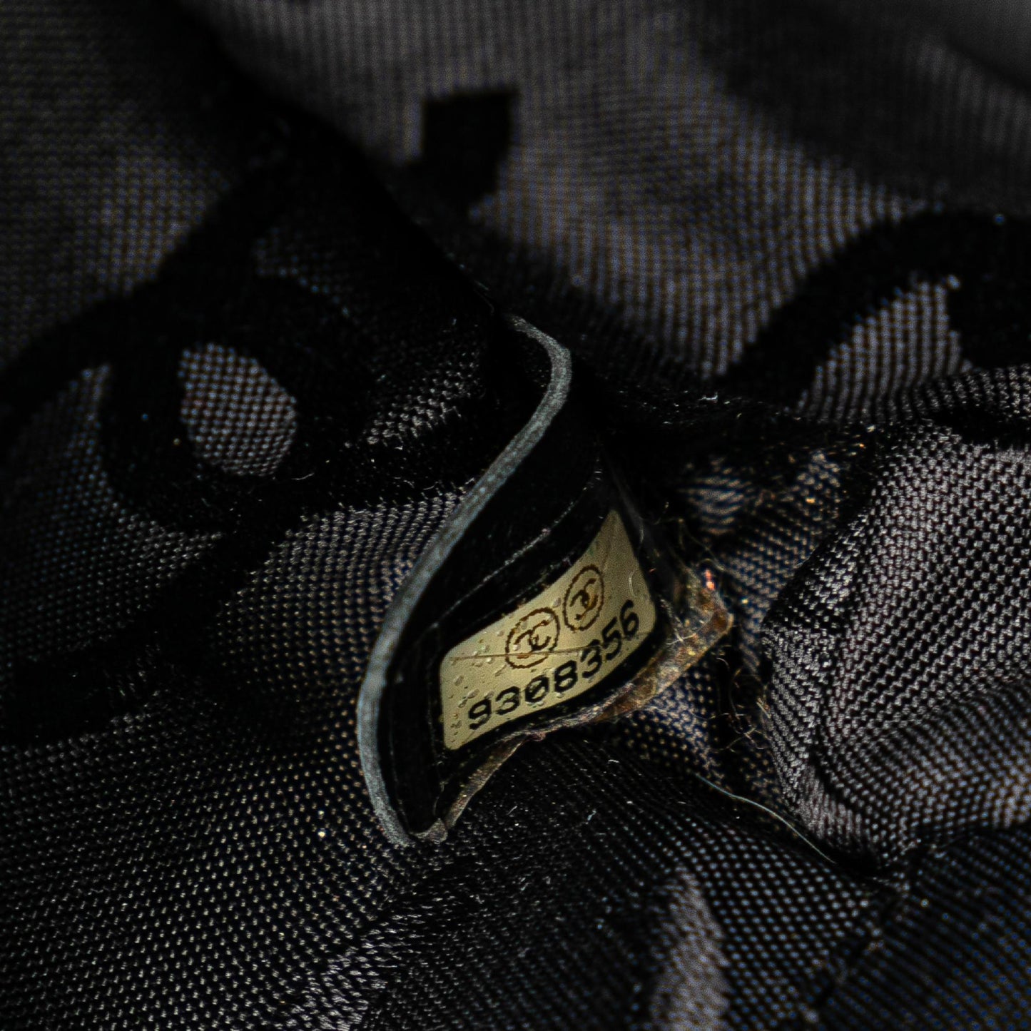 Chanel CC Wild Stitch Calfskin Tote (SHG-jhoL0S)