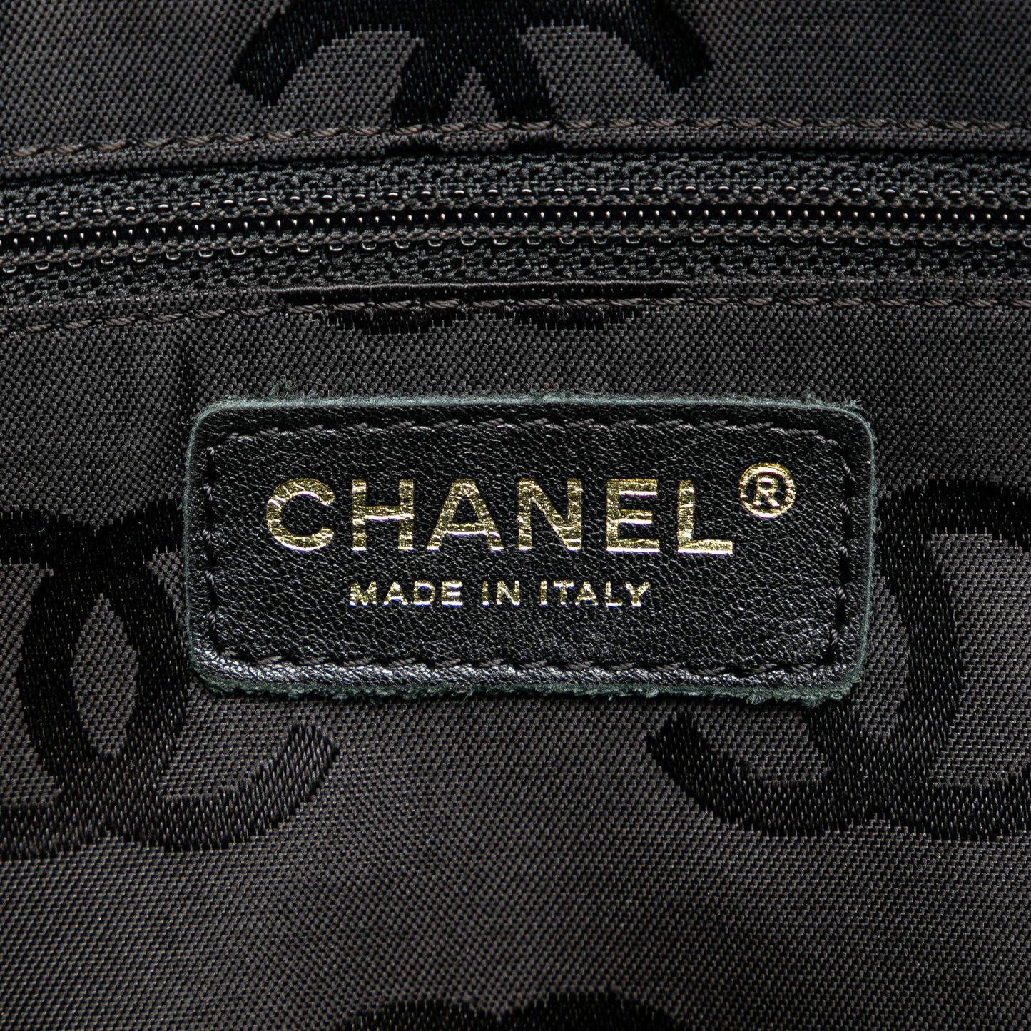 Chanel CC Wild Stitch Calfskin Tote (SHG-jhoL0S)