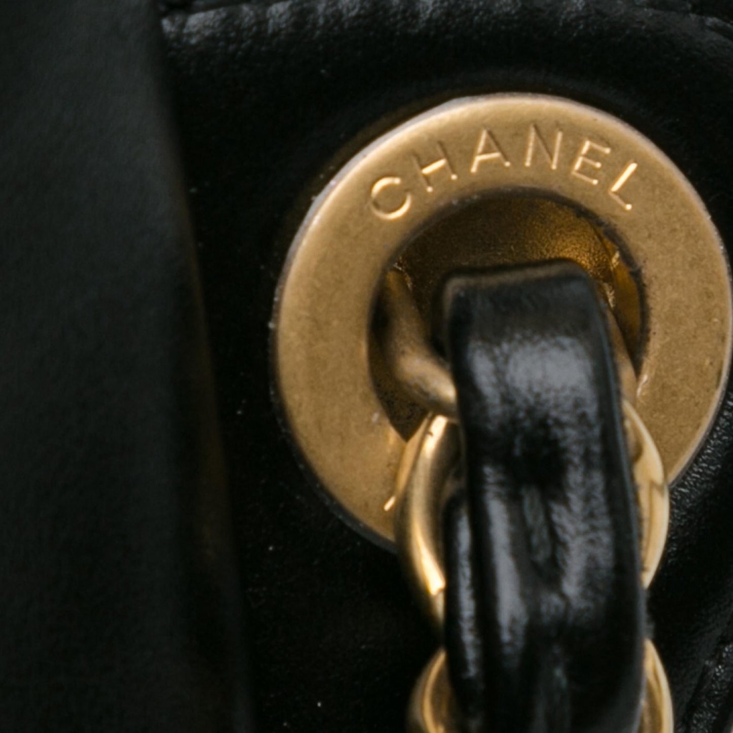 Chanel Calfskin Quilted 22 Backpack (SHG-TXZEKc)