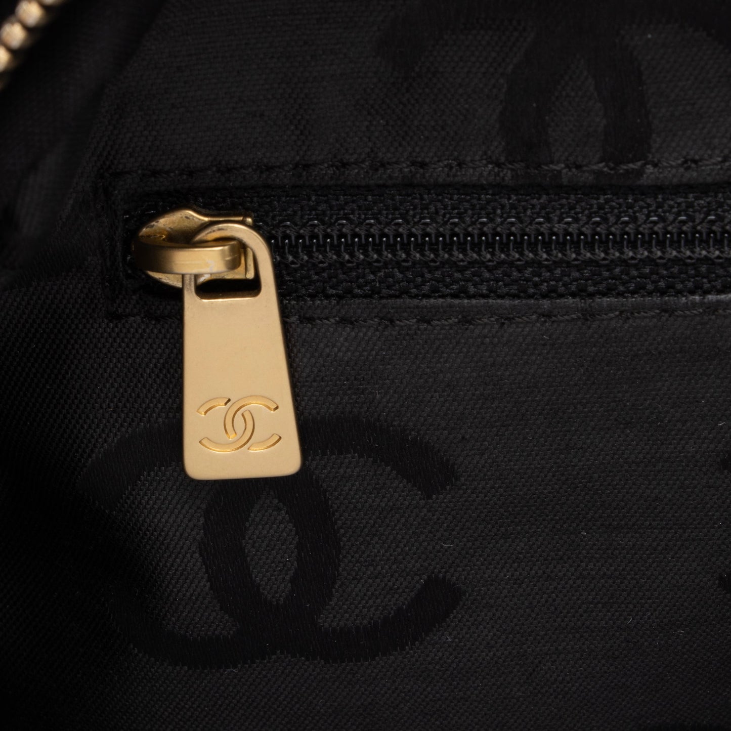 Chanel Calfskin Surpique Satchel (SHF-O6gojx)