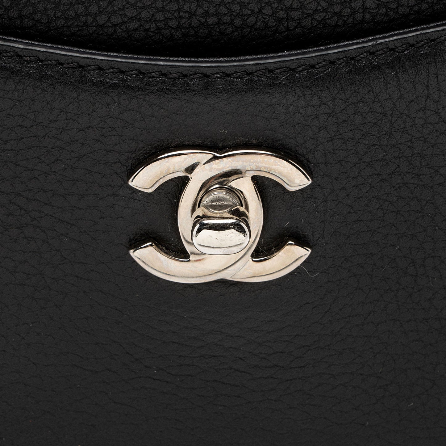 Chanel Grained Calfskin Executive Mini Shopper Tote (SHF-sRxeUb)