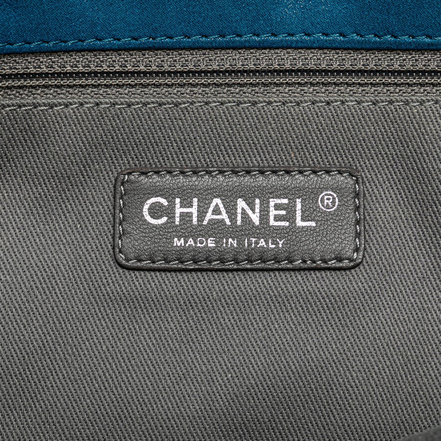 Chanel Iridescent Calfskin East West Glint Flap (SHG-CpFGH6)