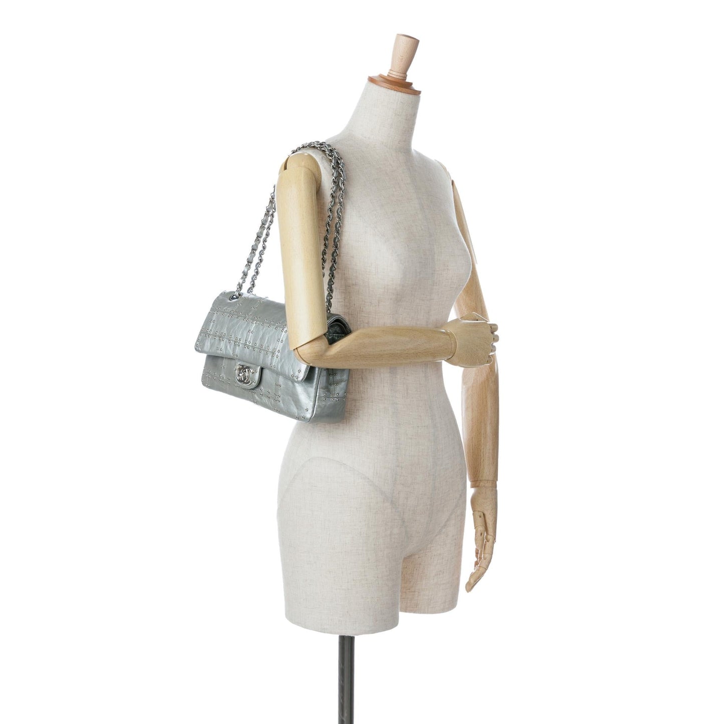 Chanel Medium Glazed Calfskin Grommet Embellished Airline Double Flap (SHG-3ngMjI)