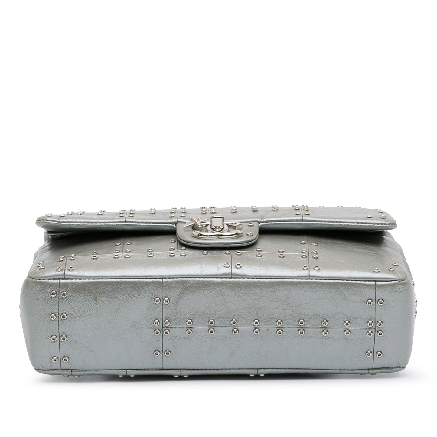 Chanel Medium Glazed Calfskin Grommet Embellished Airline Double Flap (SHG-fbozO4)