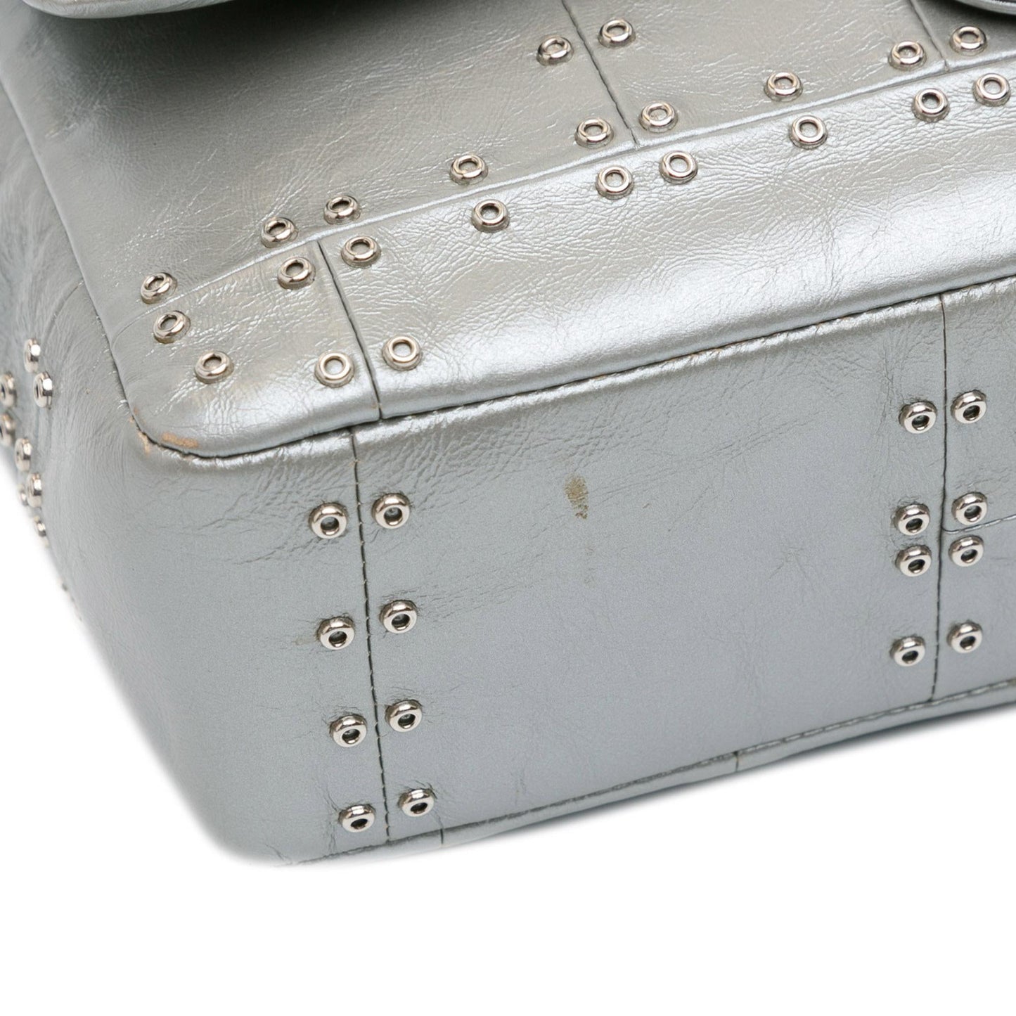 Chanel Medium Glazed Calfskin Grommet Embellished Airline Double Flap (SHG-fbozO4)