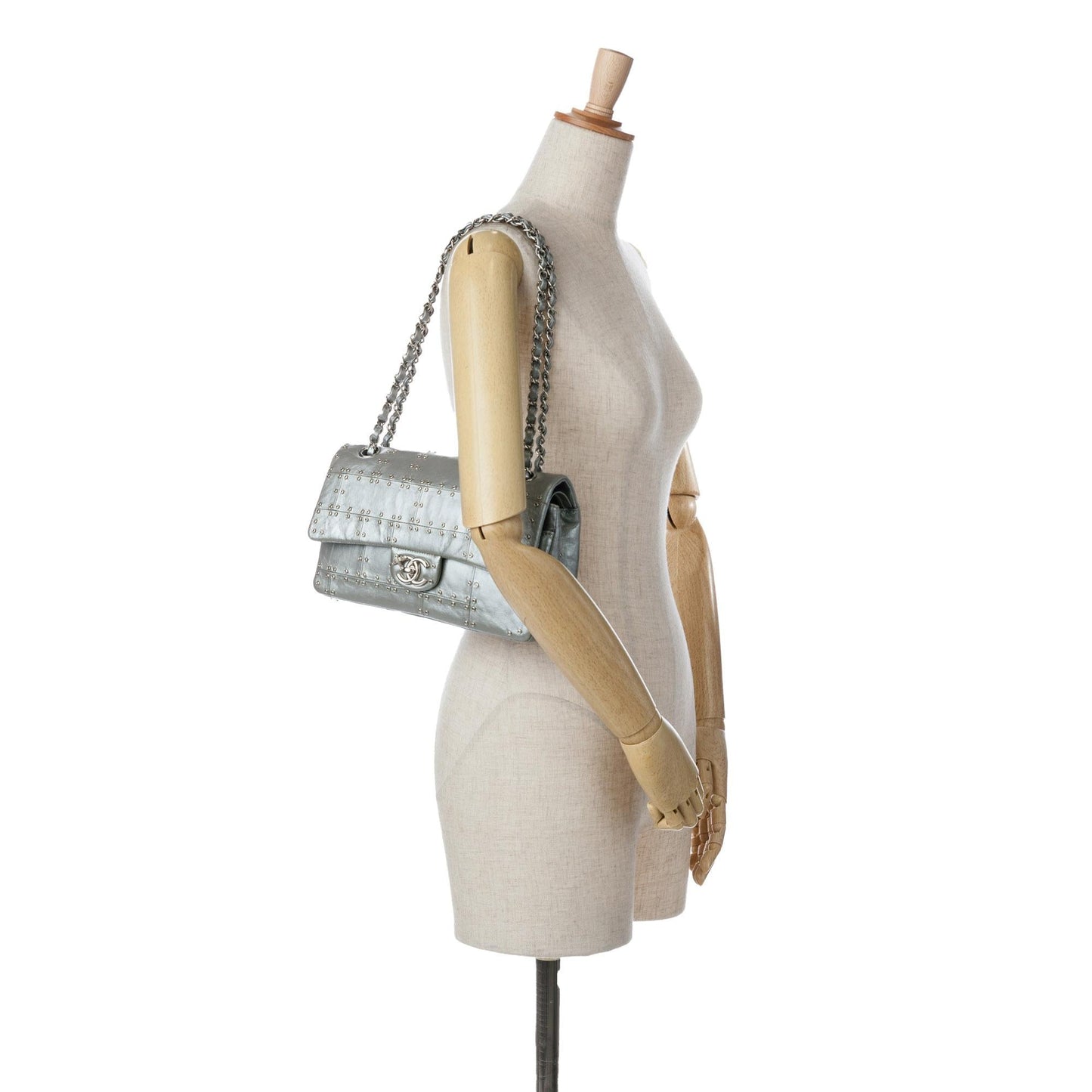 Chanel Medium Glazed Calfskin Grommet Embellished Airline Double Flap (SHG-fbozO4)
