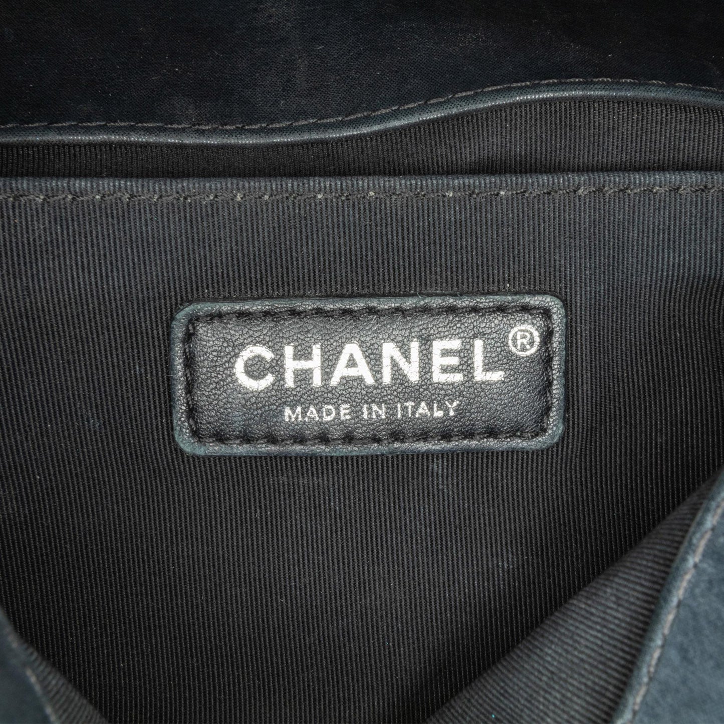 Chanel Medium Iridescent Calfskin Double Stitch Boy Flap (SHG-MO8ajX)