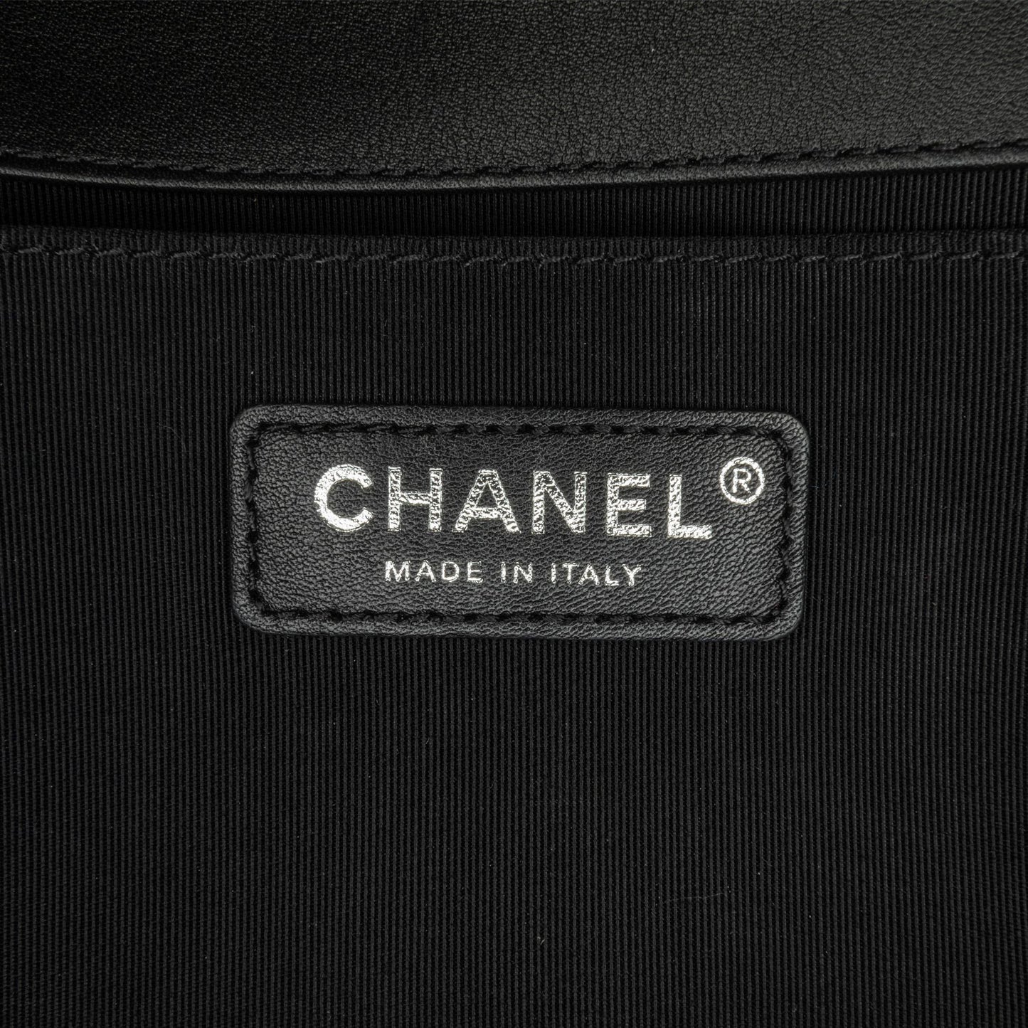 Chanel Medium Pleated Calfskin Boy In Rome Flap (SHG-DQWgfZ)
