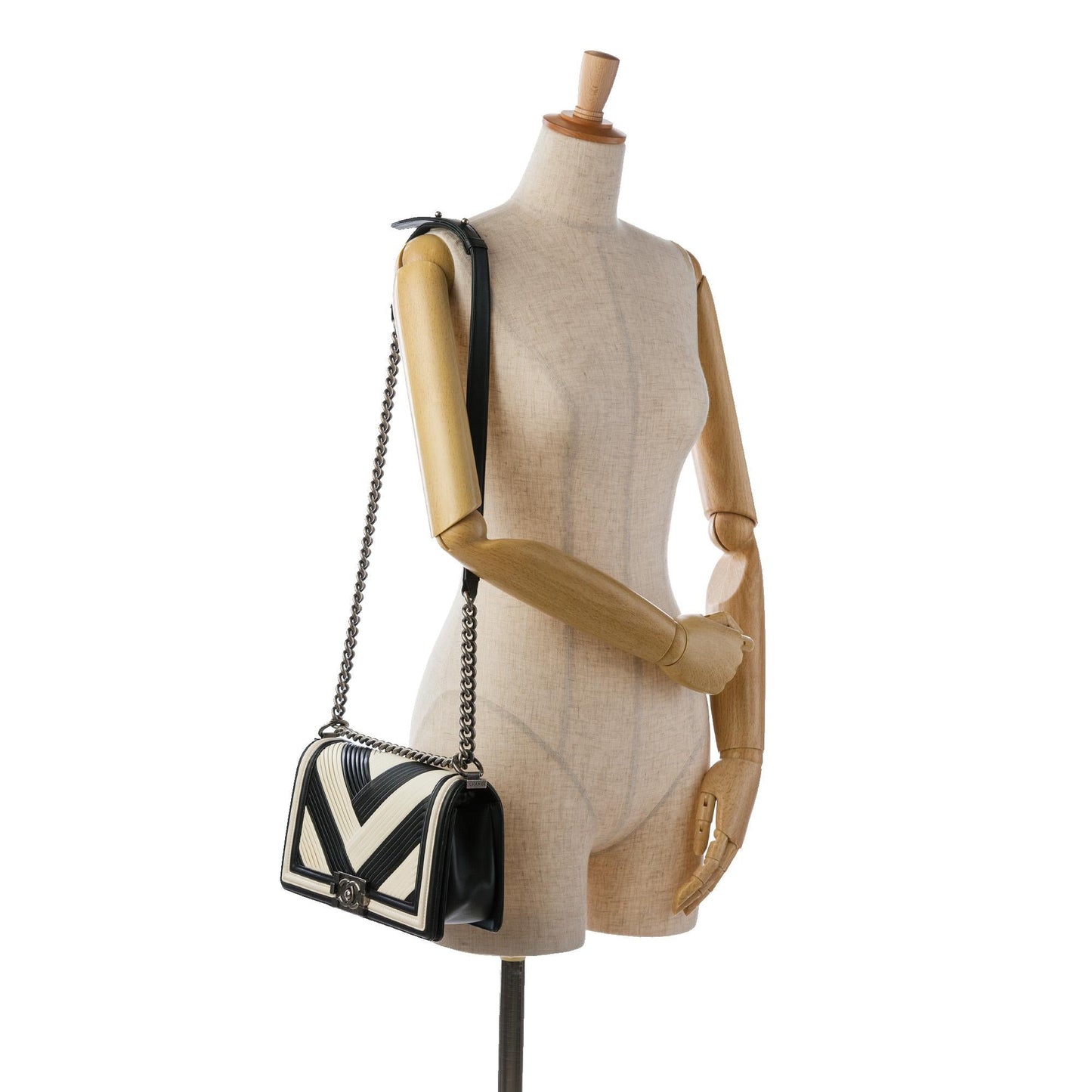 Chanel Medium Pleated Calfskin Boy In Rome Flap (SHG-DQWgfZ)