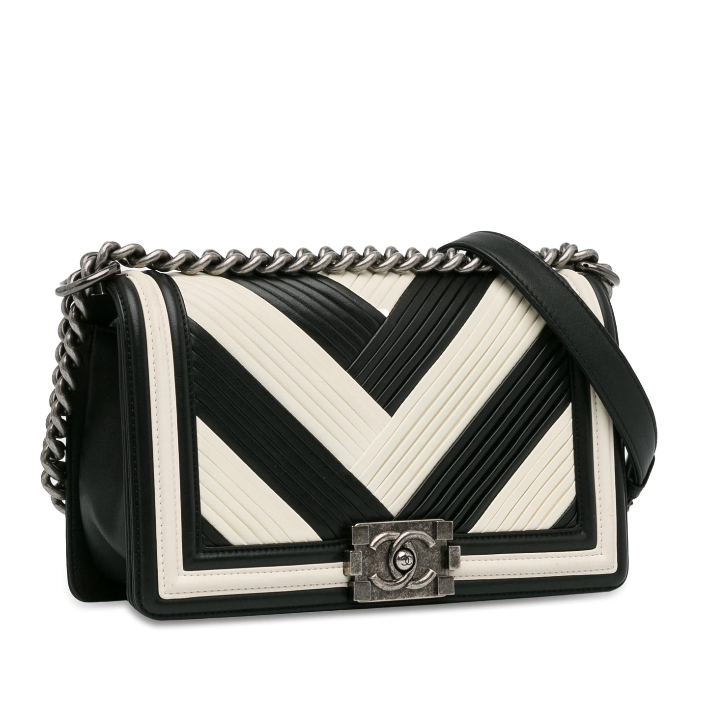 Chanel Medium Pleated Calfskin Boy In Rome Flap (SHG-DQWgfZ)