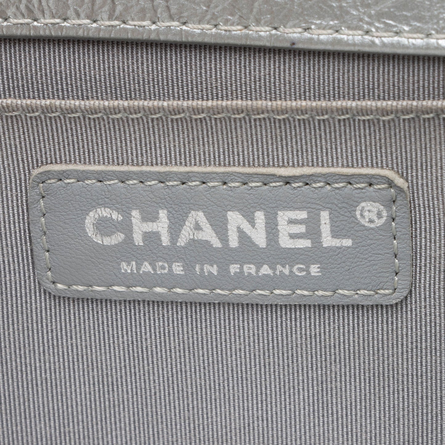 Chanel Metallic Aged Calfskin Chain Top Handle Medium Boy Bag (SHF-RO5g92)