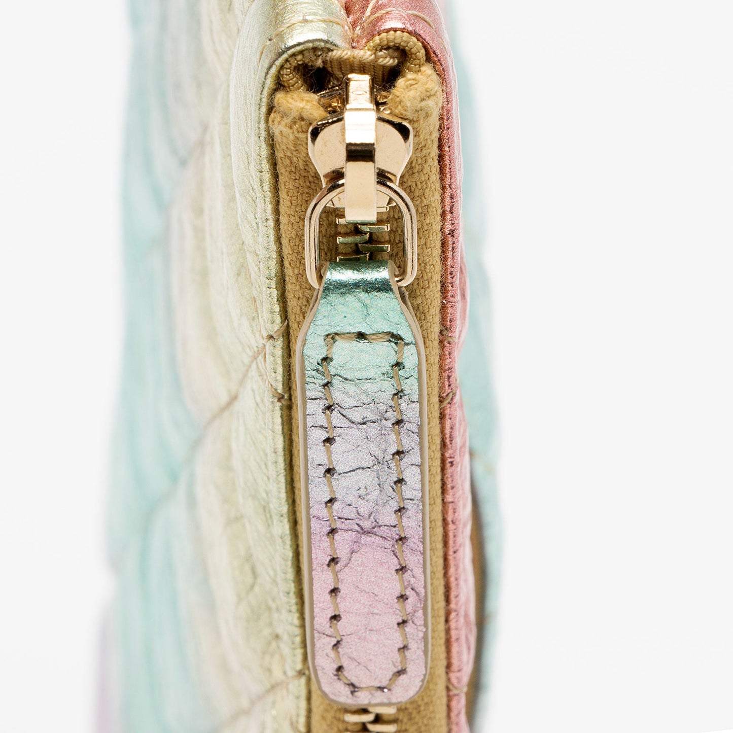 Chanel Metallic Calfskin Rainbow Reissue Pouch (SHF-Iy12ka)