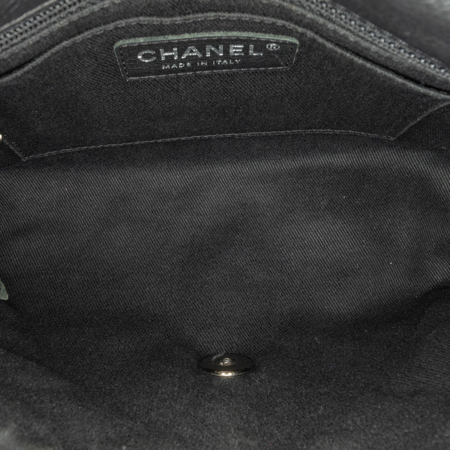 Chanel Quilted Calfskin Curvy Flap (SHG-7XhJvX)