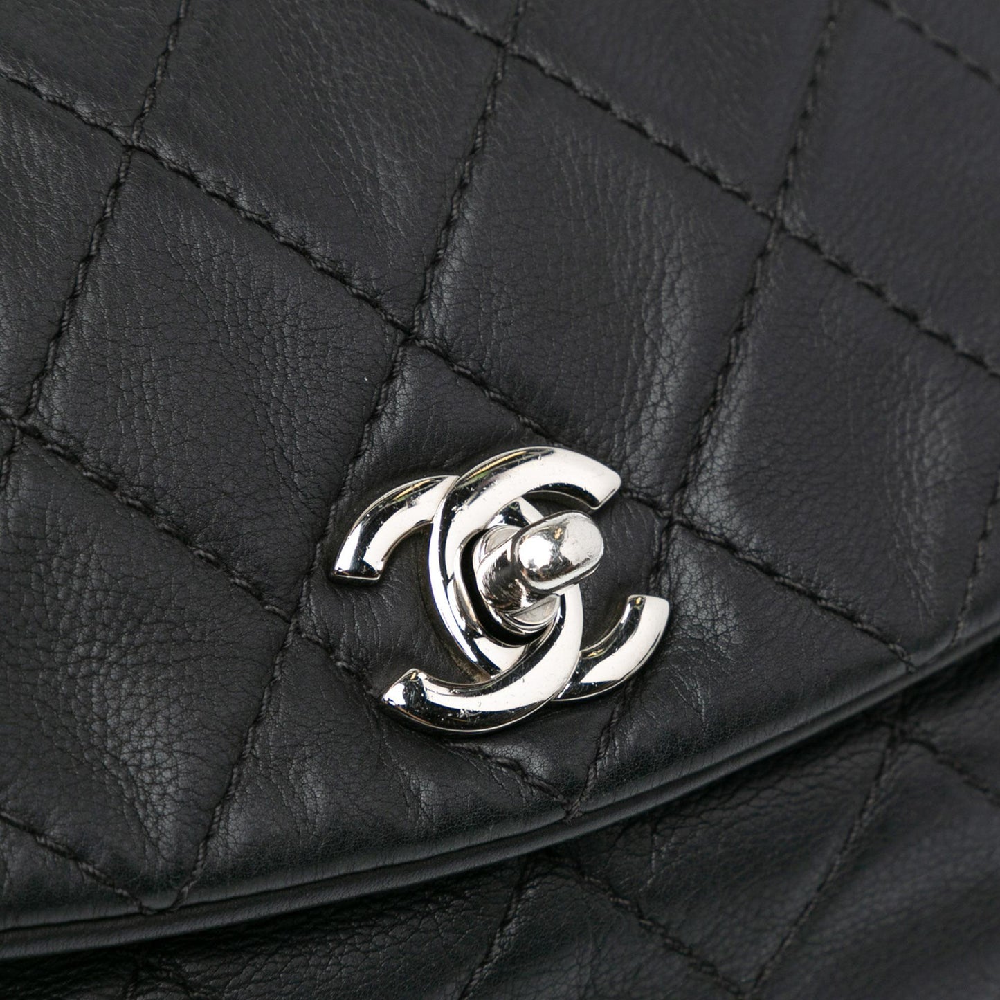 Chanel Quilted Calfskin Curvy Flap (SHG-7XhJvX)