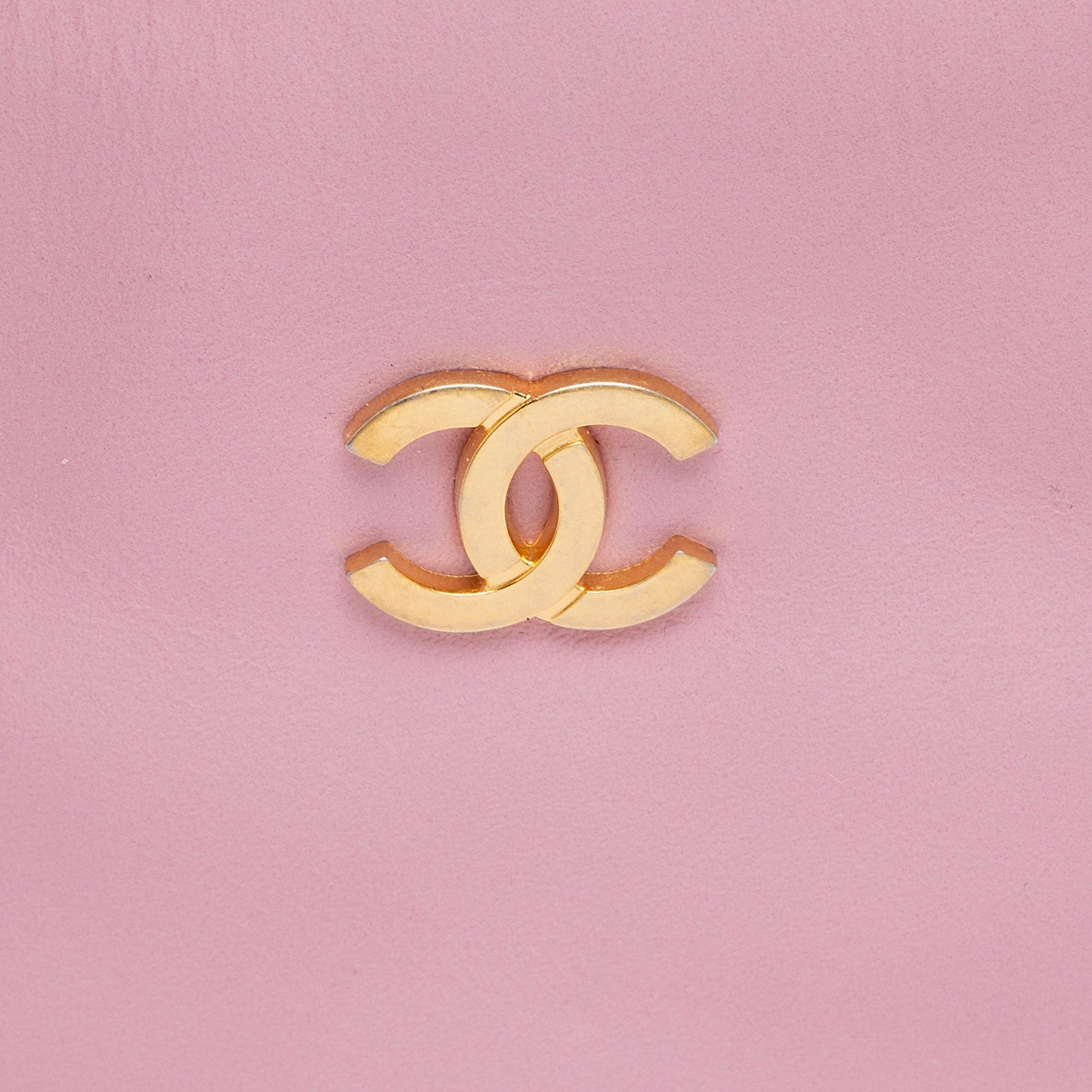 Chanel Shiny Calfskin Small Chanel 22 Pochette (SHF-luFryp)