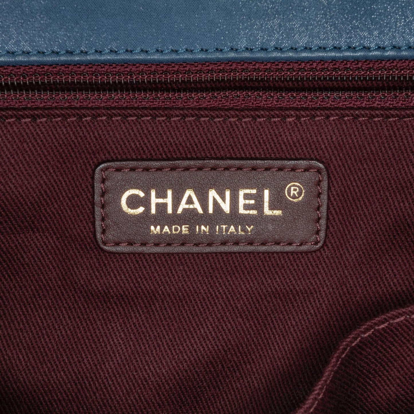Chanel Small Chevron Surpique Iridescent Calfskin Tote (SHG-sHtll6)