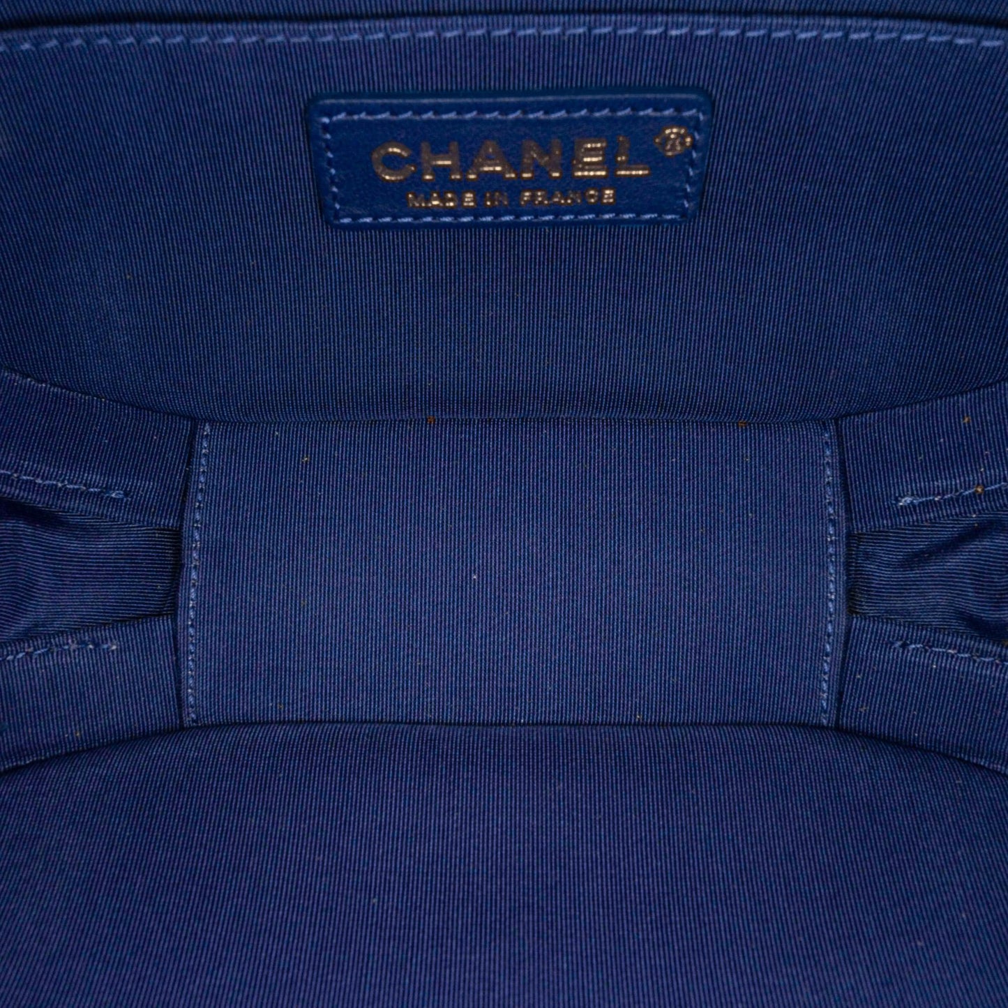 Chanel Small Crumpled Calfskin Vanity Case (SHG-Ny4Twz)