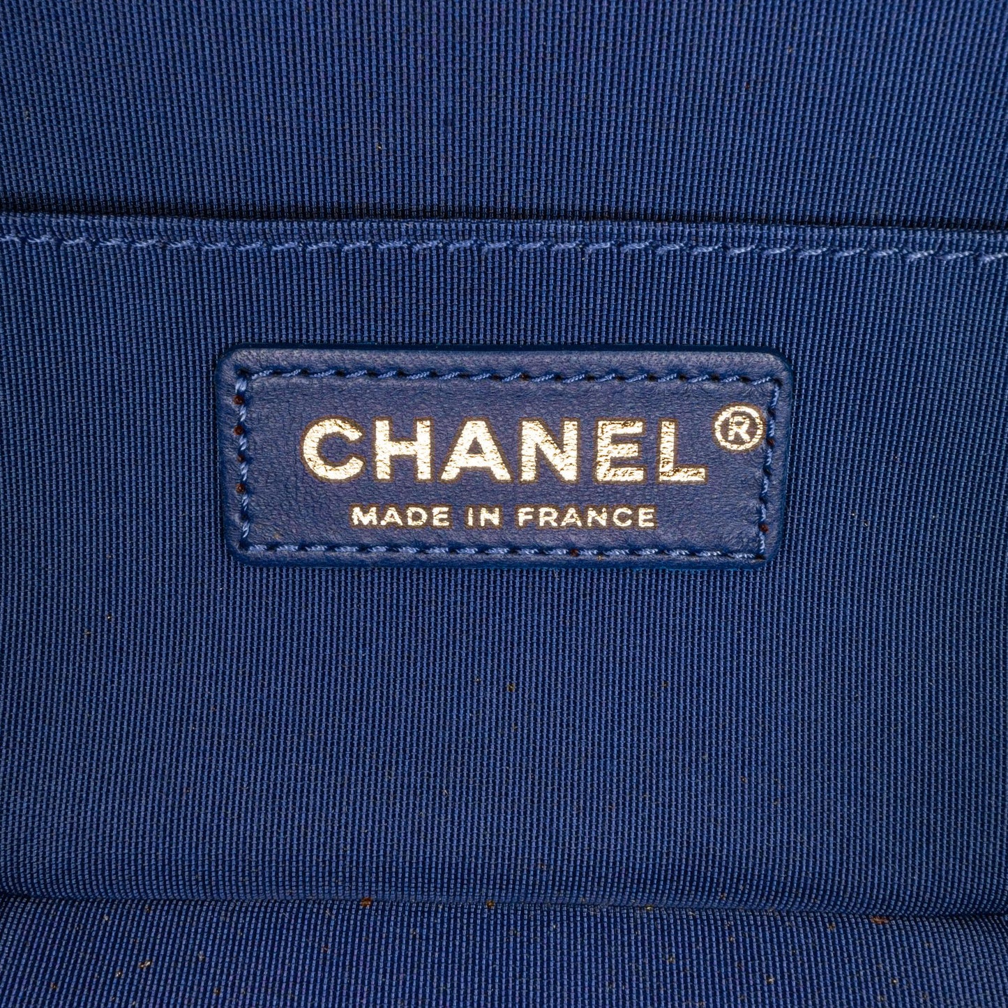 Chanel Small Crumpled Calfskin Vanity Case (SHG-Ny4Twz)