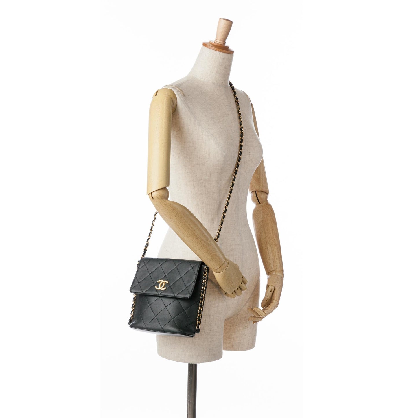 Chanel Small Quilted Calfskin Chain Hobo Flap (SHG-Un4nYy)