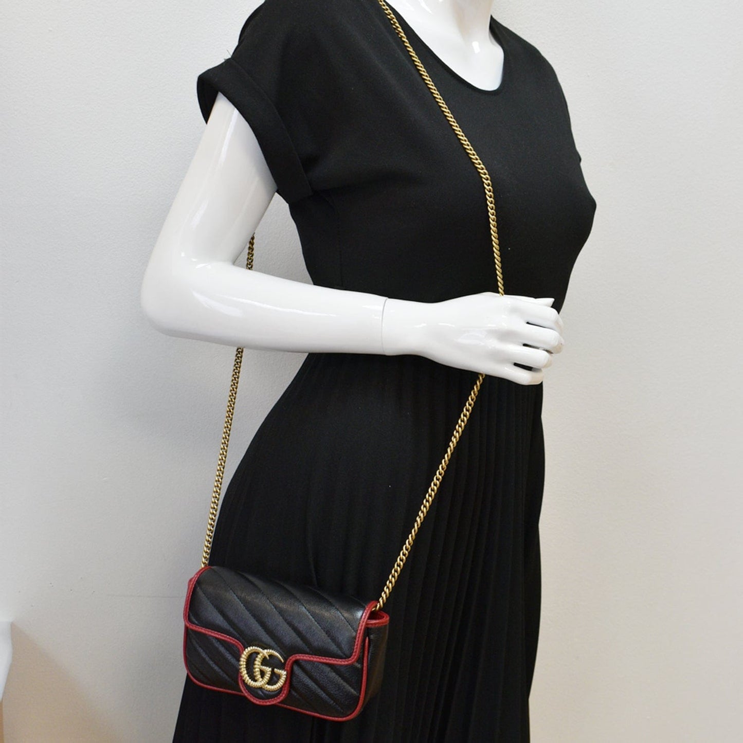 GUCCI GG Marmont Mini Matelass� Leather Shoulder Crossbody Bag Black/Cerise 574969