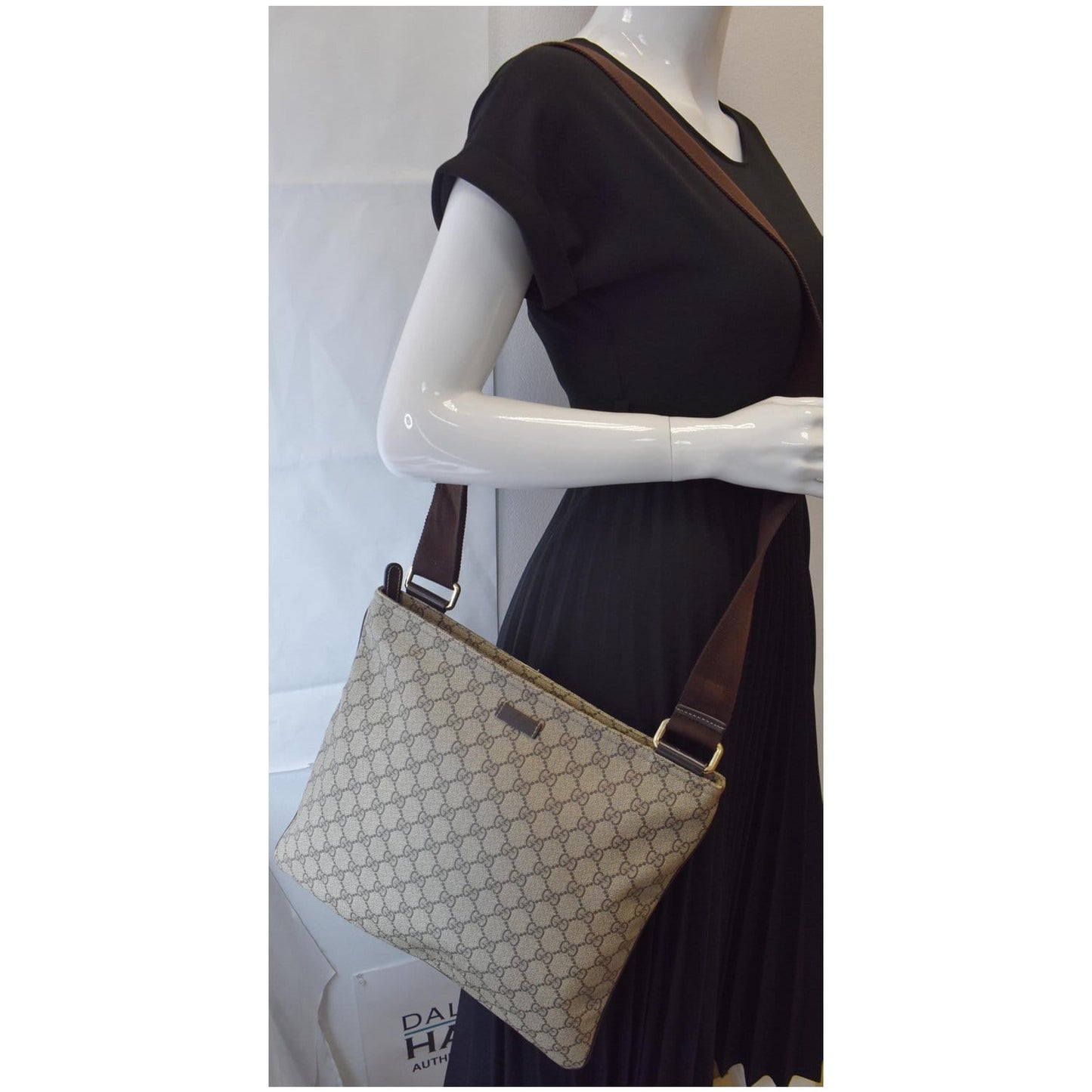 GUCCI GG Supreme Canvas Messenger Shoulder Bag Beige 201446