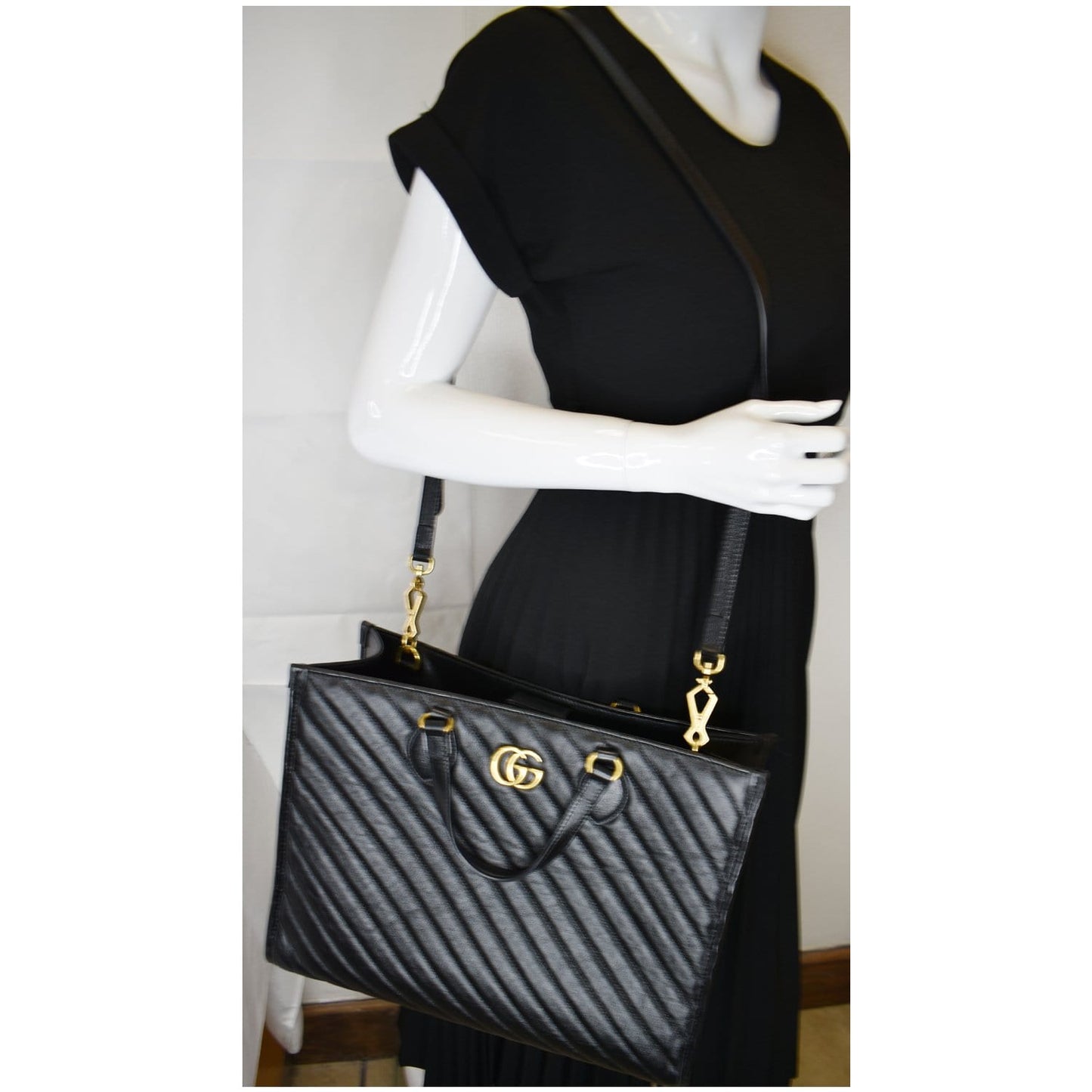 GUCCI GG Marmont Medium Matelasse Leather Tote Bag Black 627332