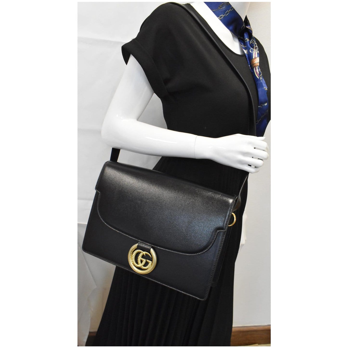 GUCCI Logo Plaque Leather Shoulder Bag Black 589471